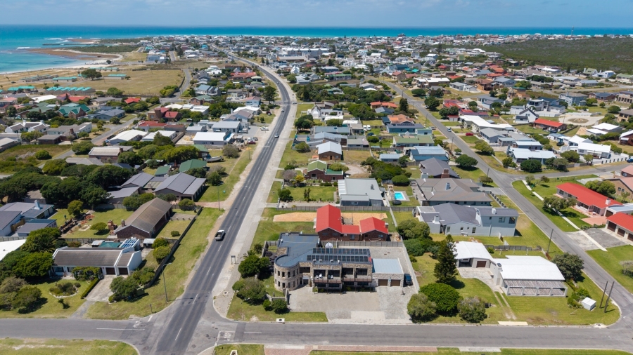 9 Bedroom Property for Sale in Struisbaai Western Cape